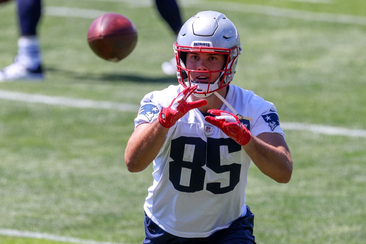 hunter henry fantasy football start em sit em week 10 tes