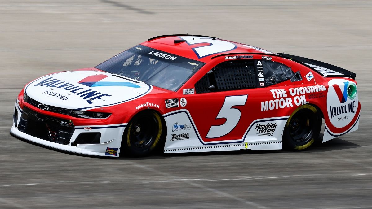 Food City Dirt Race DraftKings NASCAR DFS Picks and Lineup Advice