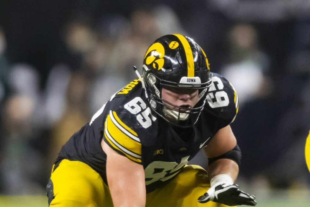 Tyler Linderbaum Draft Profile: Scouting Report, Highlights and 2022 NFL Draft Projection dallas cowboys