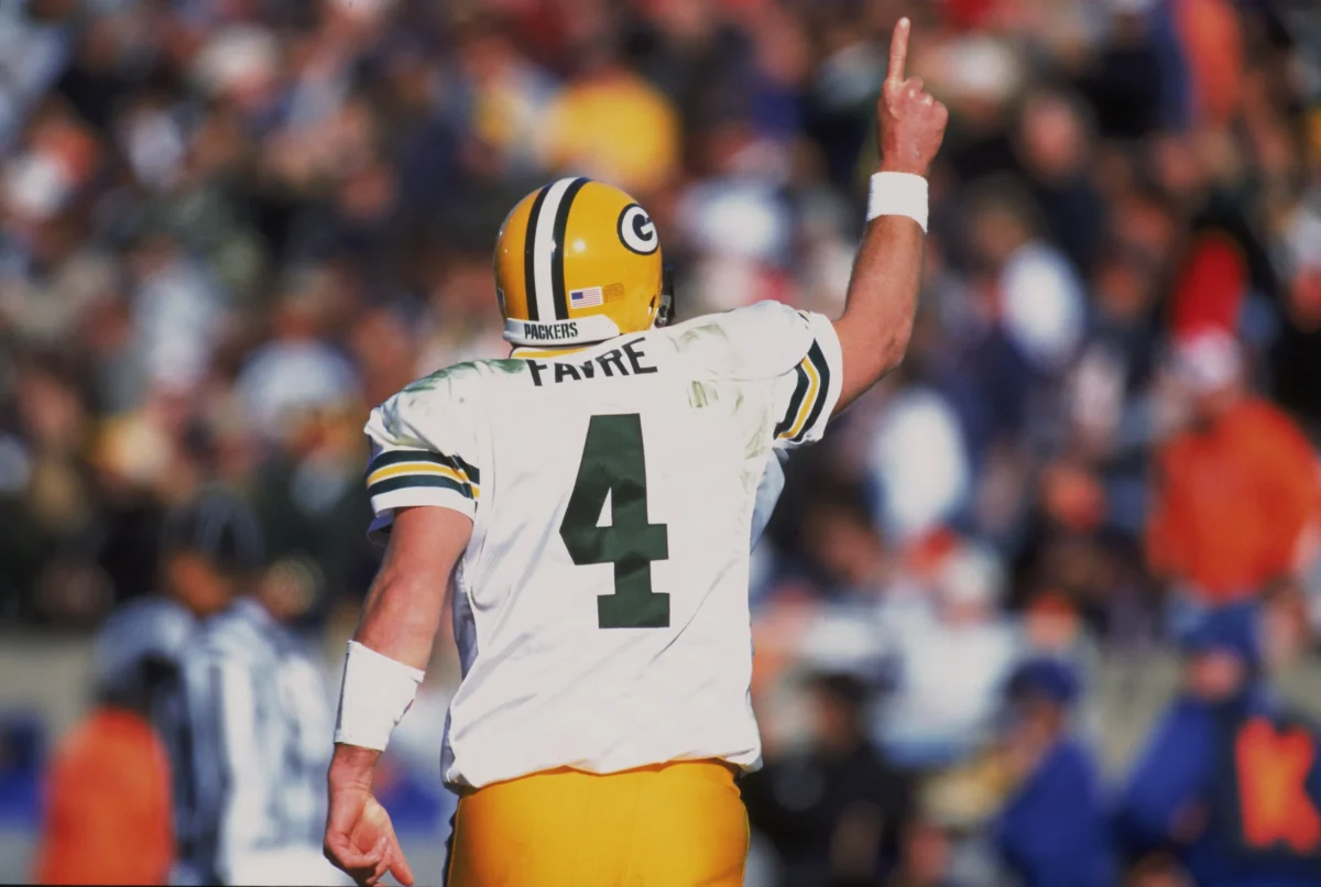 Best Players to Wear 4 in NFL History brett favre