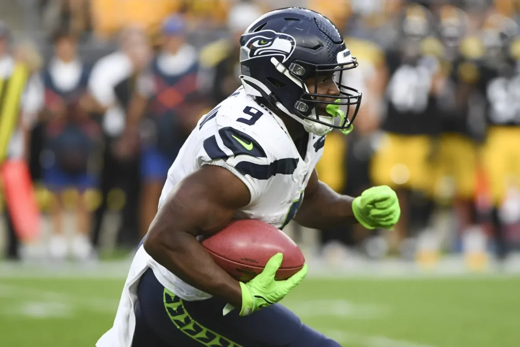 Fantasy Football Start ’em, Sit ’em: Week 6 RBs Include Kenneth Walker III