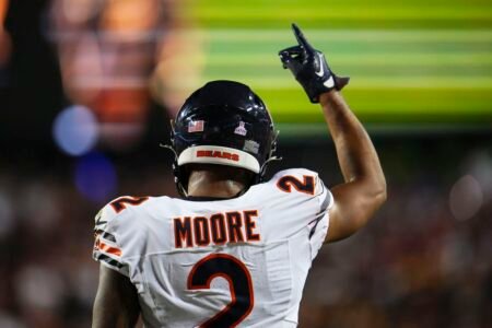 Fantasy Football Start ’em, Sit ’em: Week 17 WRs Include DJ Moore