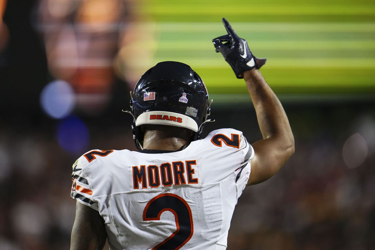 Fantasy Football Start ’em, Sit ’em: Week 17 WRs Include DJ Moore