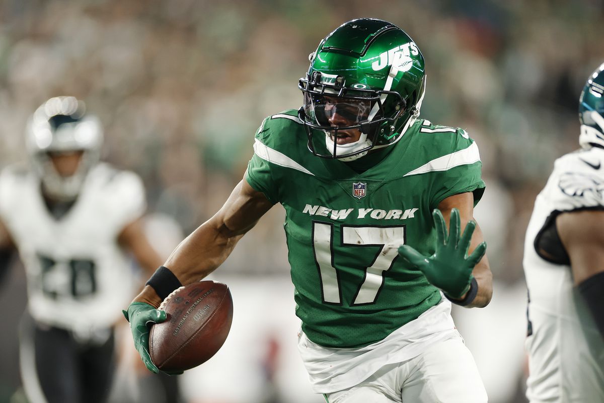garrett wilson fantasy football start em sit em week 16