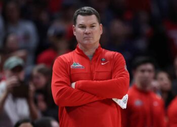 tommy lloyd north carolina basketball head coach