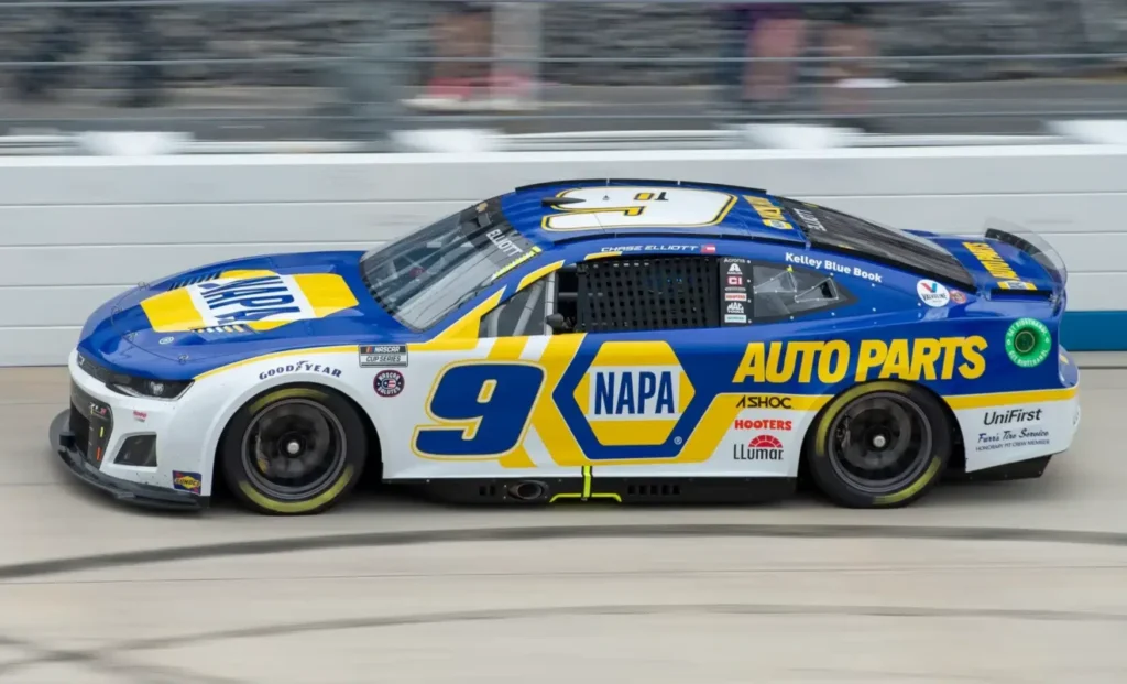 Chase Elliott NASCAR Fantasy picks dfs lineup advice Food City 500 Kyle Larson